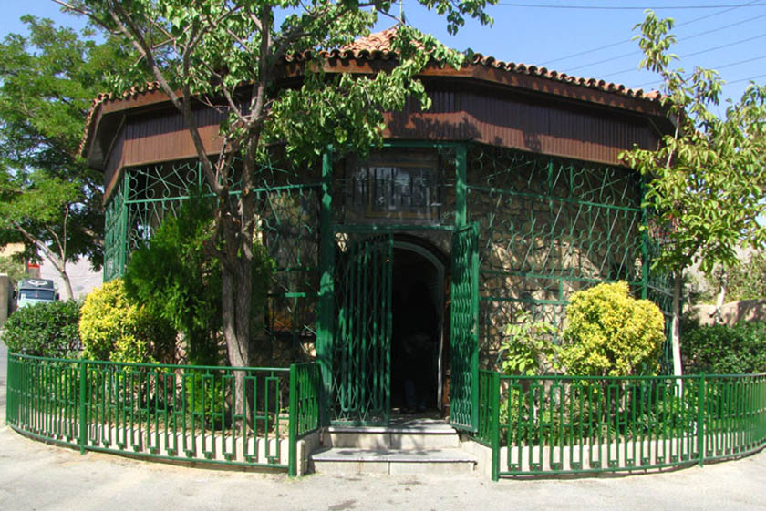 The tomb of professor Hasabi in Tafarsh