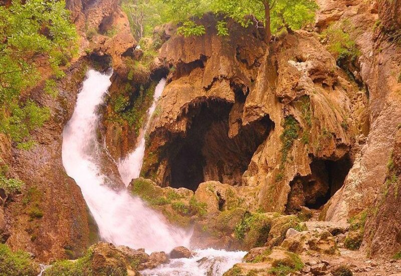 Atashgah Lordegan waterfall