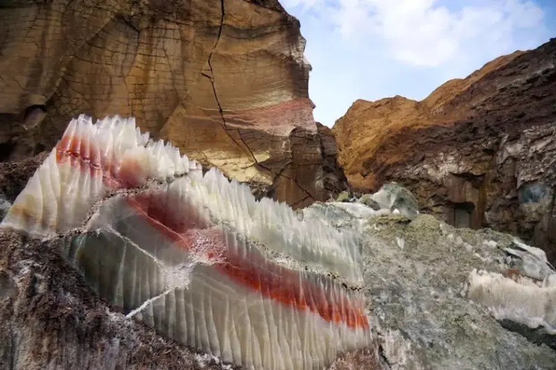 Garmsar salt cave