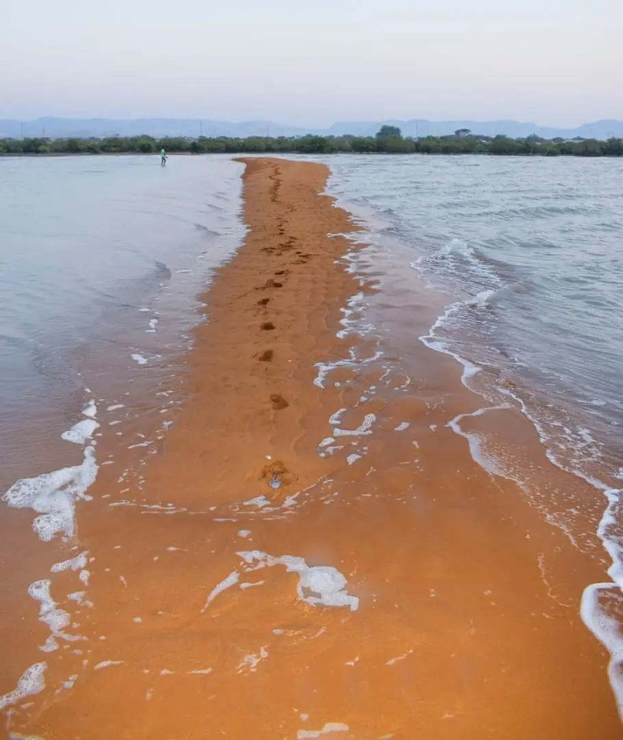 Bilateral beach (Nakh Kanaar)