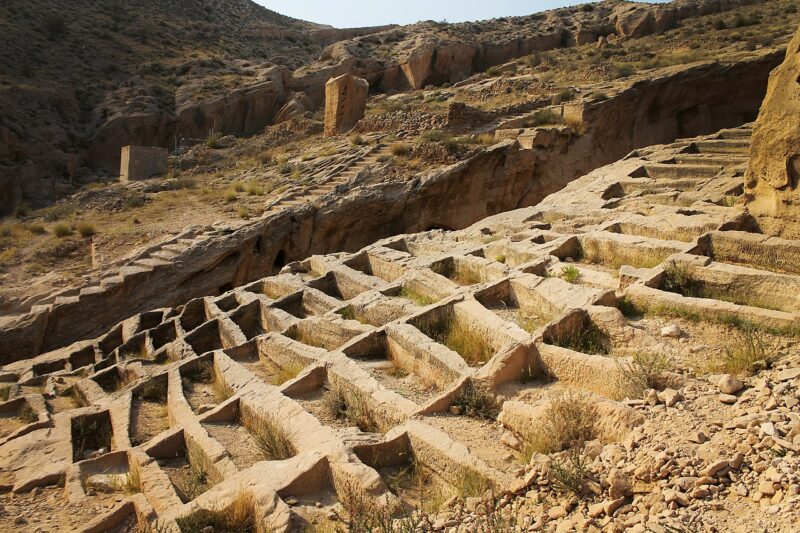 Siraf rock cemetery