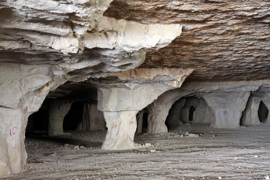 Sangtrashan Jahrom Cave