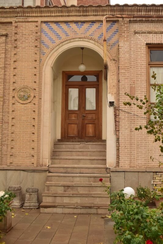 The Sarraflar House (Tabriz Pottery Museum) The Sarraflar House (Tabriz Pottery Museum)