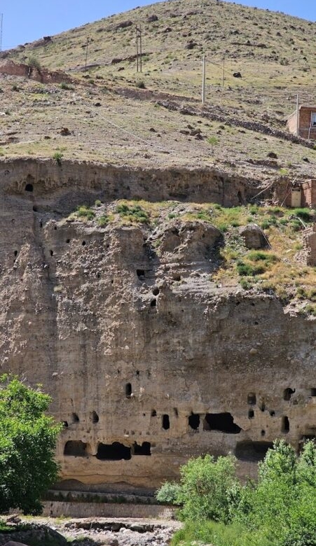 The Jerāʿil Rock House