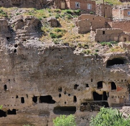 The Jerāʿil Rock House