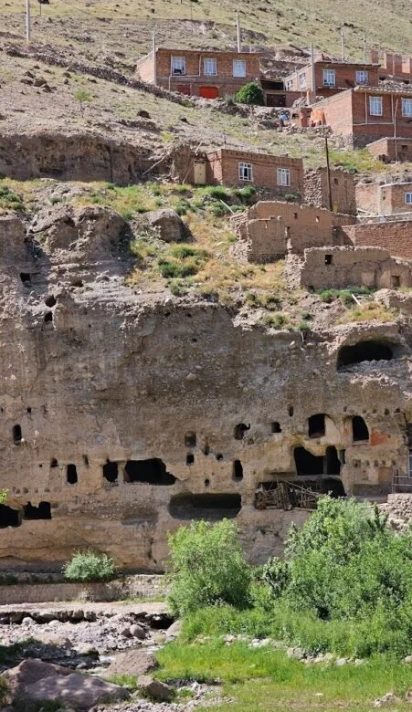 The Jerāʿil Rock House