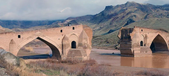 The Qara Körpüsi (Pol-e Dokhtar of Mianeh)